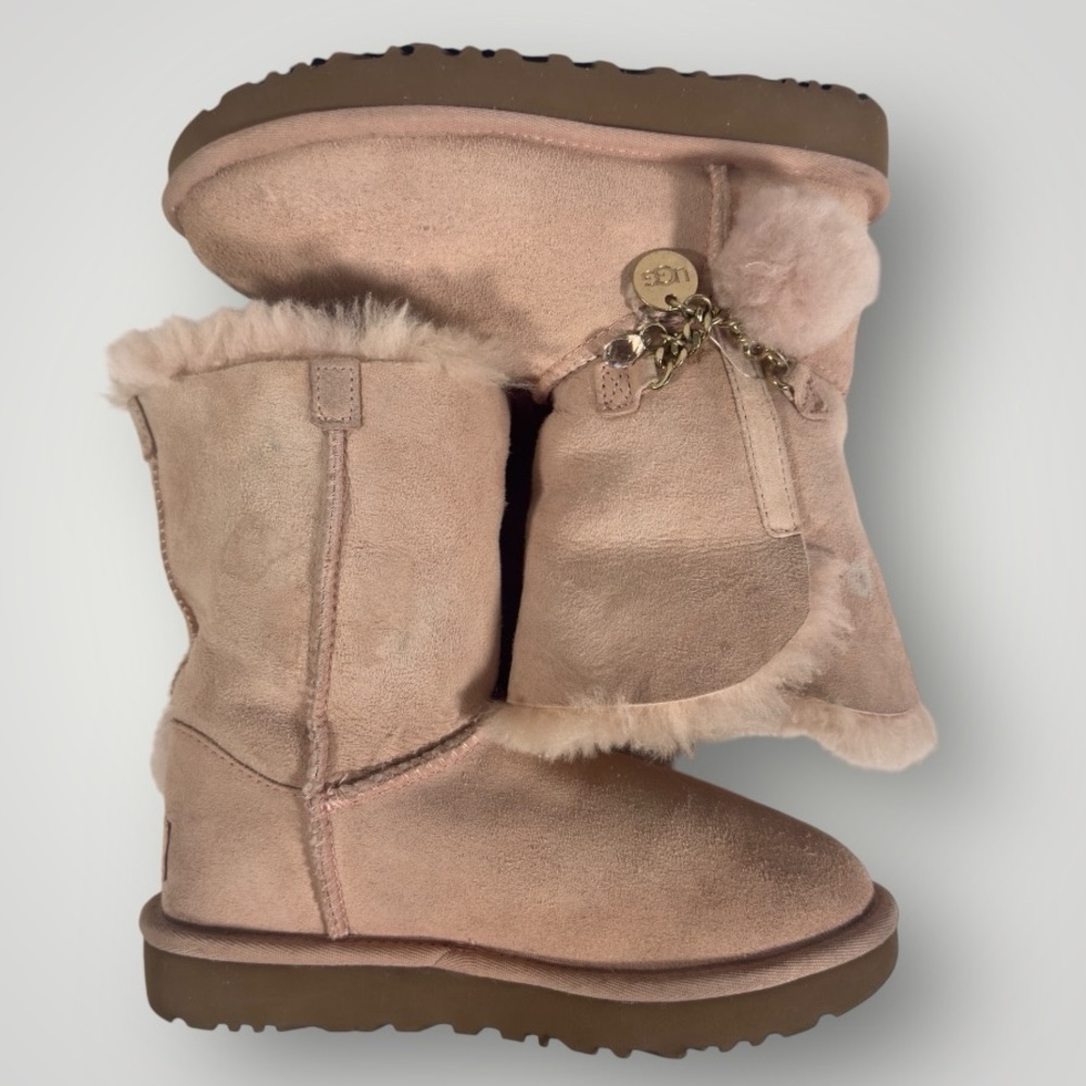 Women’s Ugg Classic Short Charm boots size 5 - Picture 5 of 10